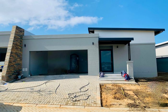 For Sale: 3-bedroom house in Eden Residential Estate with mountain views and gourmet kitchen.