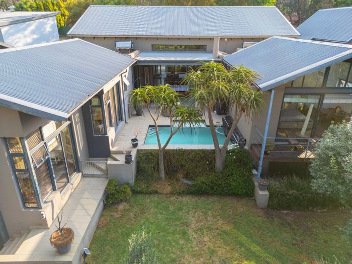 Lakeside Village House For Sale: 4 beds, pool, park access, double garage.