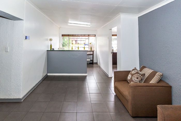 Nimrod Park Commercial Spa For Sale: 12 rooms, ample parking, prime location.