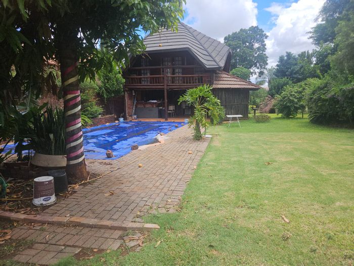 For Sale: House in Wonderboom South with flatlet, pool, and spacious living areas.
