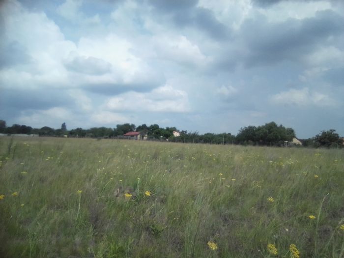 29,000 m² Vacant Residential Land For Sale in Laezonia, ideal for agriculture.