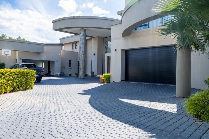 For Sale: House in Summerset with indoor pool, cinema room, and jacuzzi.