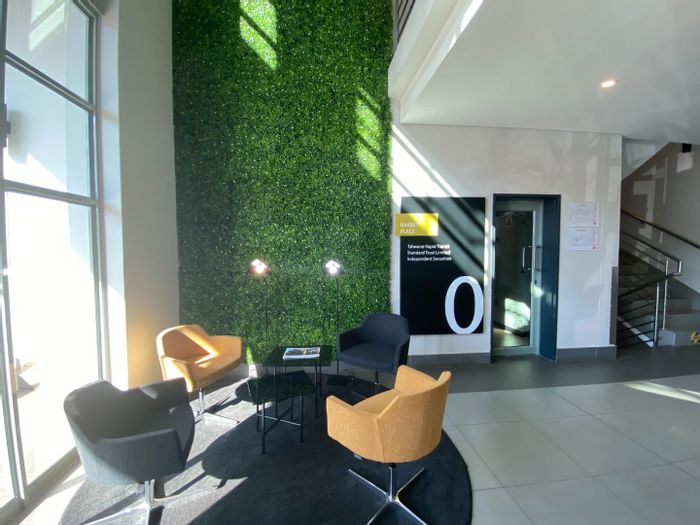 Commercial Office to Rent in Hillcrest, 299 m² with parking and fitting allowance.