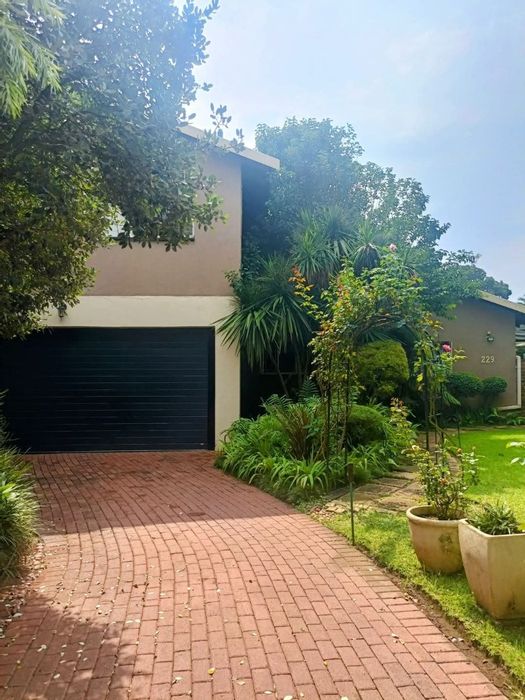 Wierda Park House For Sale: Spacious layout, pool, garden, and multiple income options.