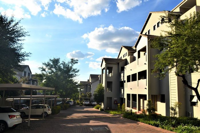 Bryanston East Apartment For Sale: Loft, balcony, pool, clubhouse, secure living.