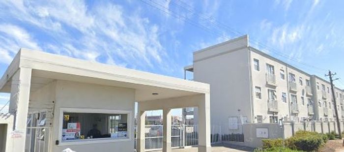 Cravenby Apartment For Sale: 2 bedrooms, fitted kitchen, parking bay, Table Mountain views.