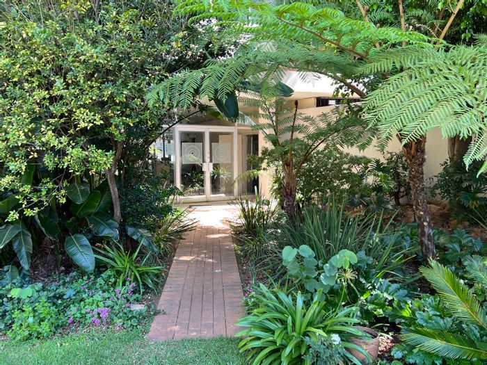Killarney Apartment For Sale: 2 beds, rooftop space, pool, secure parking.