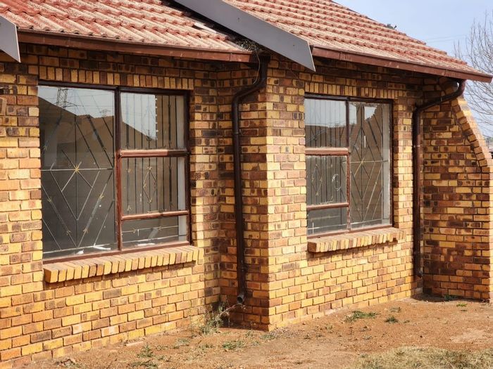 3 Bedroom House for Sale in Etwatwa, near schools and public transport.