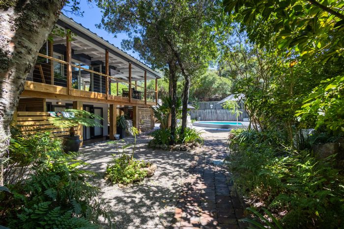 Natures Valley House For Sale: Beach proximity, plunge pool, and multi-gen living options.
