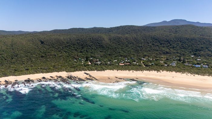 For Sale: House in Plettenberg Bay Rural with plunge pool, BBQ area, and granny flat.