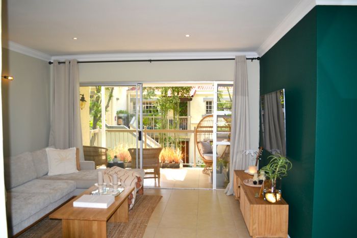 Bryanston East Townhouse To Rent: Furnished, pool access, secure estate, ideal for corporates.
