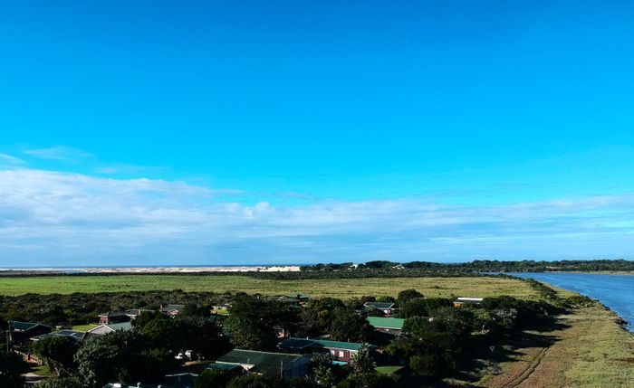 Kingsway Resort House For Sale: Off-grid living, boat access, entertainment area, fruit trees.