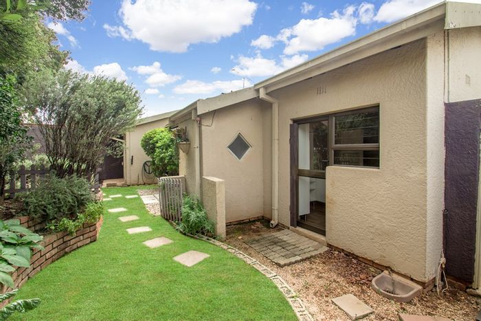 Greymont House For Sale: 3 bedrooms, garden, jacuzzi, and approved expansion plans.