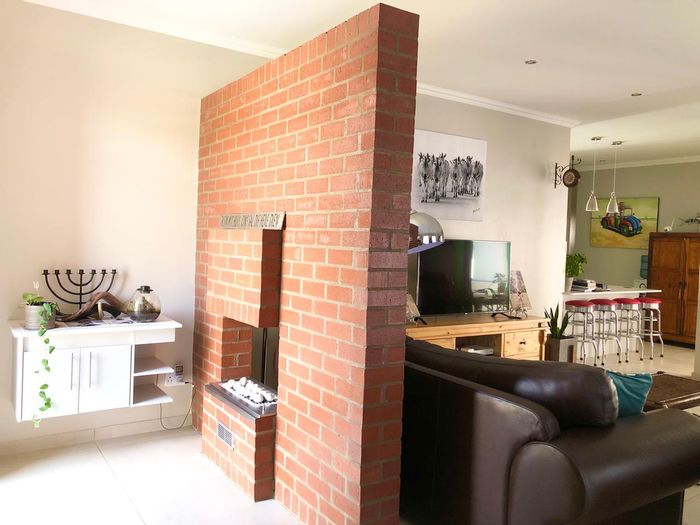 4-Bedroom House For Sale in Heritage Hill with Off-Grid Living and Security.