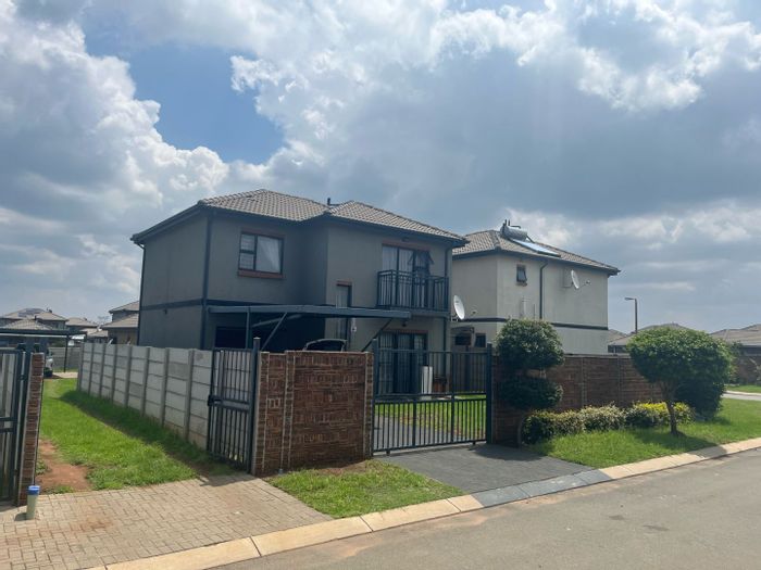 4-Bedroom House For Sale in Leopard's Rest Security Estate with 24/7 security access.