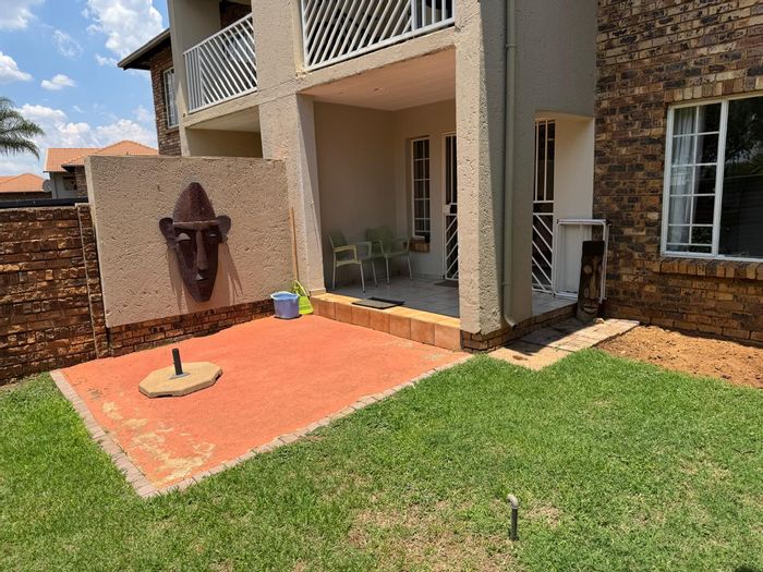Highveld Townhouse For Sale: 2 beds, pool, pet-friendly, low levies, great investment.