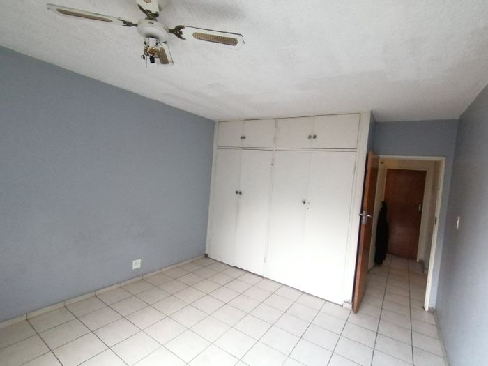 Spacious 2.5-bedroom apartment in Sunnyside, For Sale with ample parking and flexibility.