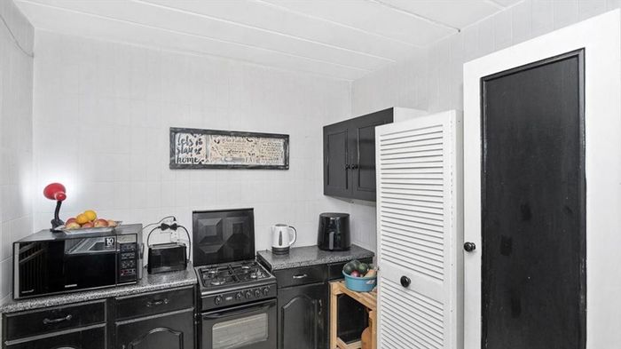 Edleen Townhouse For Sale: 2 Bedrooms, Study, Family Room, Staff Quarters, Garage.