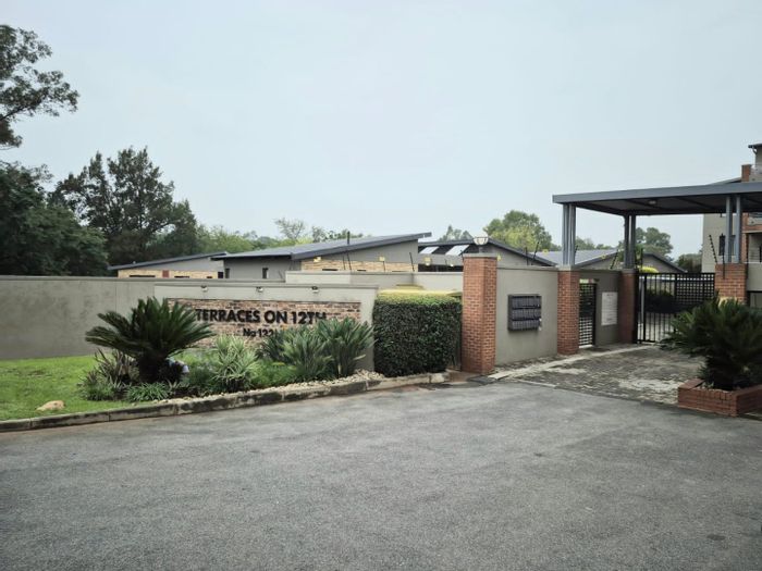 Edenburg Apartment For Sale: 2 beds, 2 baths, loft, dual balconies, fitted kitchen.