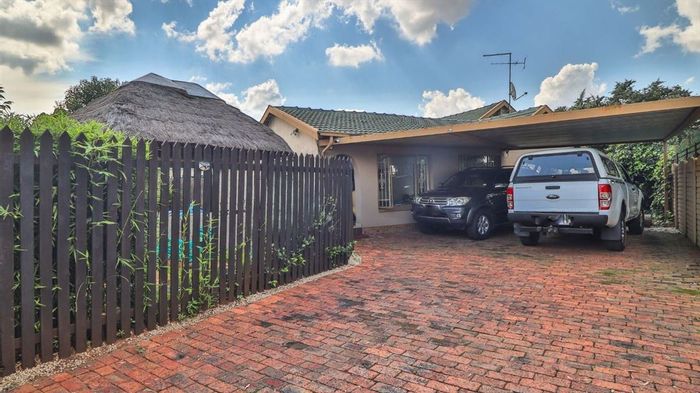 For Sale: House in Bonaero Park with pool, spacious lounge, and ample storage.