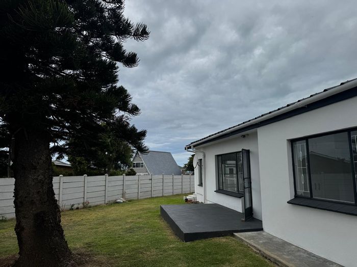 For Sale: House in C Place with 3 bedrooms, separate apartment, and spacious erf.