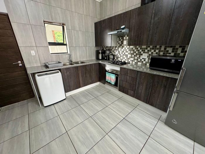 For Sale: Townhouse in Pomona with 2 bedrooms, pool, playground, and security.