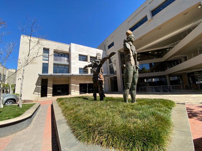 Commercial Office Space To Rent in Brooklyn with sky bridge access to retail.