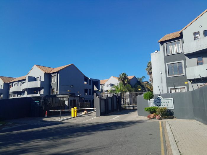 For Sale: Noordwyk Apartment, 1 Bed, Near Vodaworld, Great Investment Opportunity.