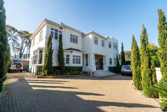 Wynberg Upper House For Sale: 5 bedrooms, pool, dual entrances, near top schools.