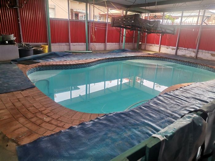 Brenthurst House For Sale: 3 Bedrooms, Pool, Study, Garage, and Carport.