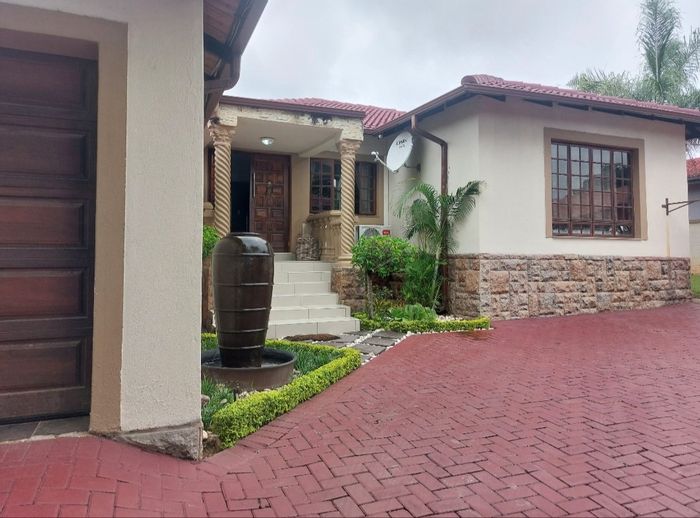 Nelsville House For Sale: 3 beds, 2 baths, pool, open living space.