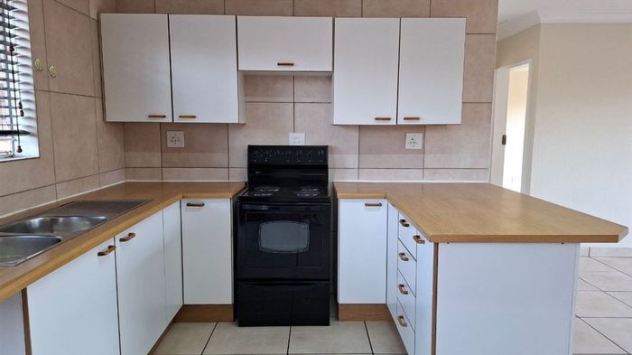 Bardene Apartment For Sale: 2 Bedrooms, Pool, Garage, and Carport included.