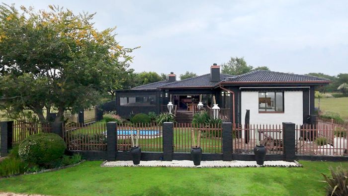 House for Sale in Vaal Marina Central: 4 beds, golf estate, solar system, waterfront access.