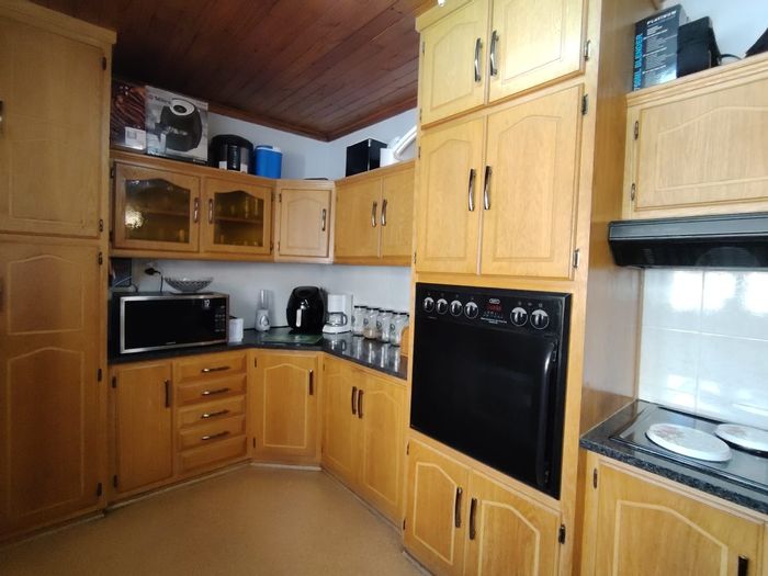 4-Bedroom House with Flatlet and Pool For Sale in Fichardt Park