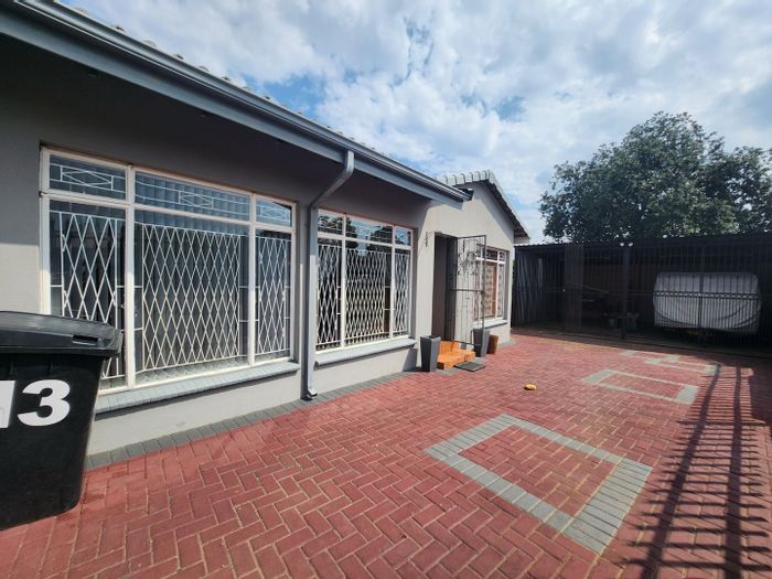 For Sale: House in Impala Park with 4 bedrooms, pool, and staff quarters.