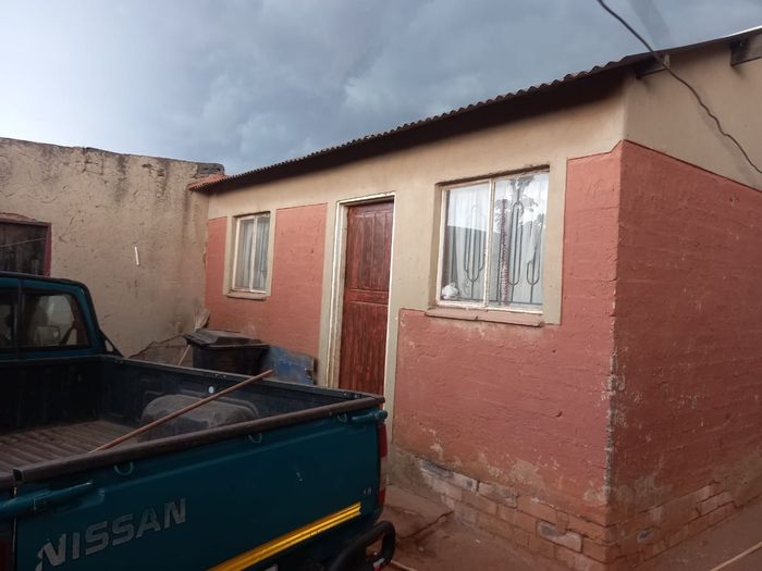 Chloorkop House For Sale: 2 bedrooms, extra rooms, rental income potential.