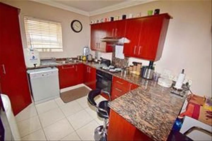 For Sale: Apartment in Morehill with pool, carport, and built-in storage.