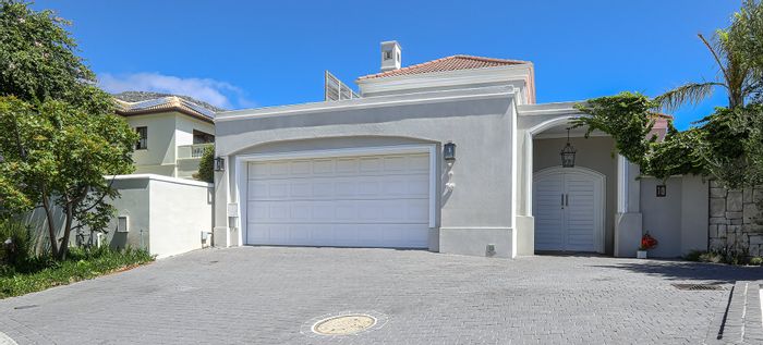 For Sale: House in Silvertree Estate with 4 bedrooms, security, and spacious living.