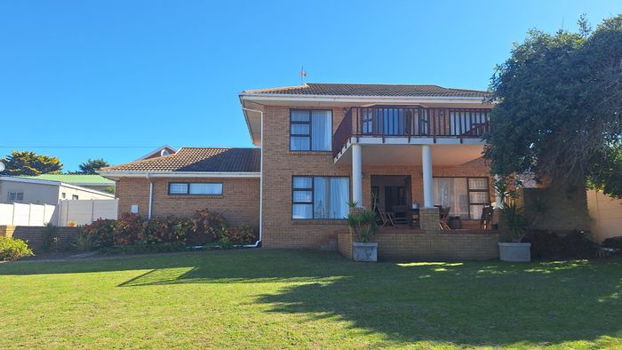 For Sale: House in Hartenbos Central, 3 beds, outdoor braai, near beach.