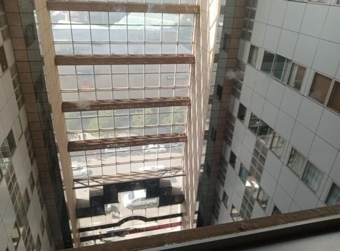 For Sale: Apartment in Johannesburg Central with security, parking, and transport access.