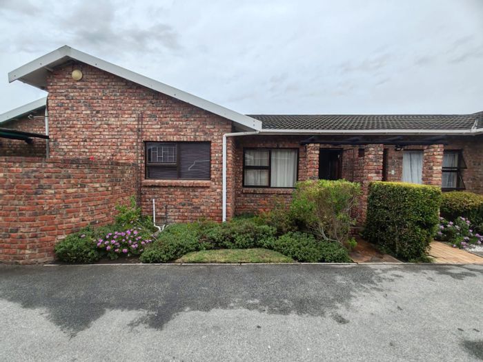 For Sale: 3 Bedroom Townhouse in Glenroy Park with private backyard and security features.