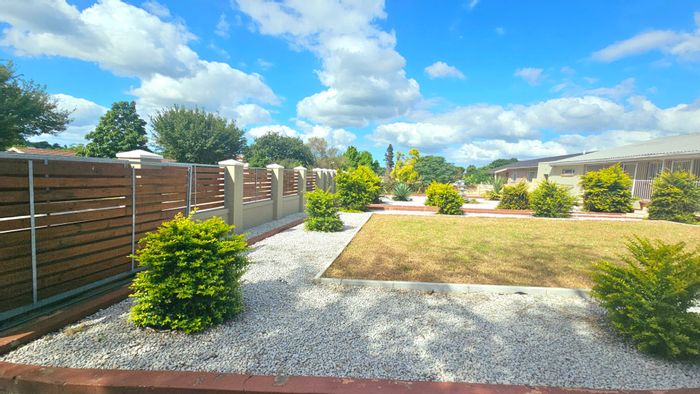 For Sale: Spacious 7-bedroom house in Levyvale with pool and granny flat.