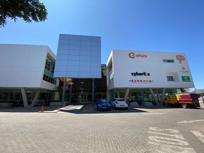 Fourways Commercial Office to Rent: Ground floor, backup power, 24-hour security.