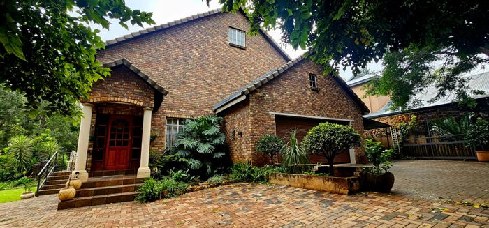 5-Bedroom House For Sale in Clubview with Large Garden and Secure Estate.