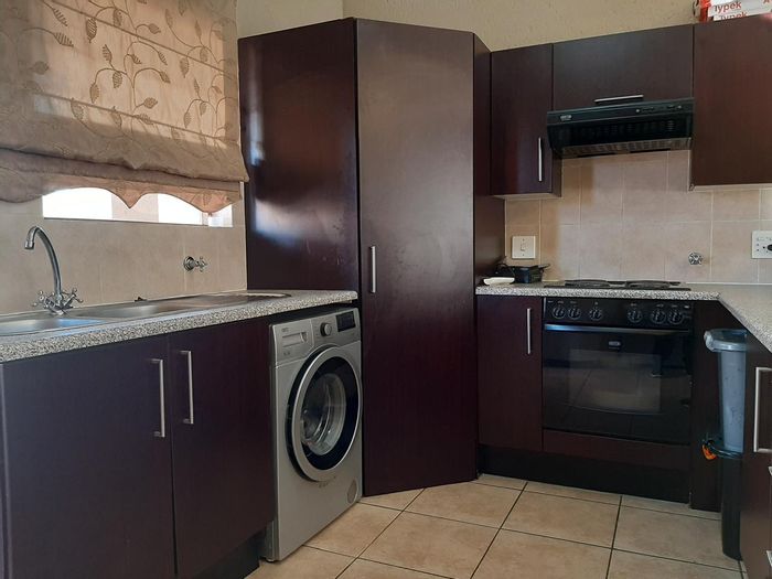 For Sale: 1-Bedroom Apartment in Paulshof with Pool, Security, and Great Amenities.