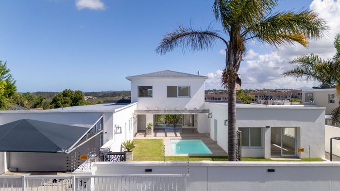 Cutty Sark House For Sale: 5 beds, pool, flatlet, ample parking, close to amenities.