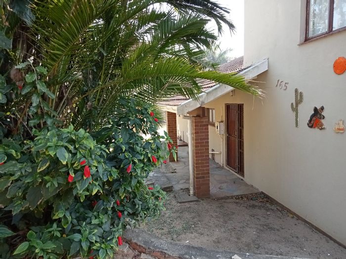 Hibberdene Central House For Sale: 4 beds, flatlet, walk to beach, income potential.