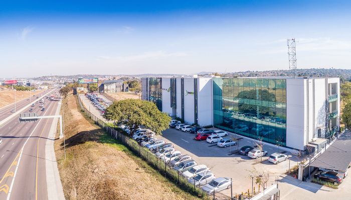 Doringkloof Commercial Space To Rent: 3600m2, eco-friendly, security, and parking options.