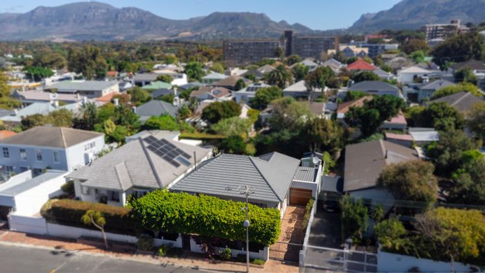 Wynberg Upper House For Sale: 3 beds, courtyard, inverter, garage, and attic space.