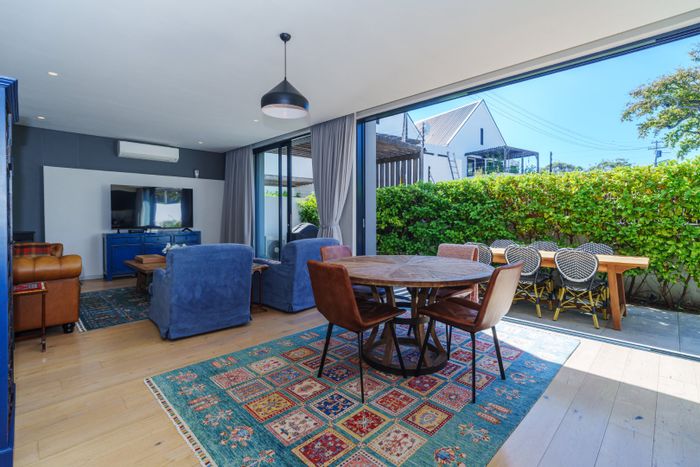 Newlands House For Sale: 3 beds, 3.5 baths, secure complex, mountain views.